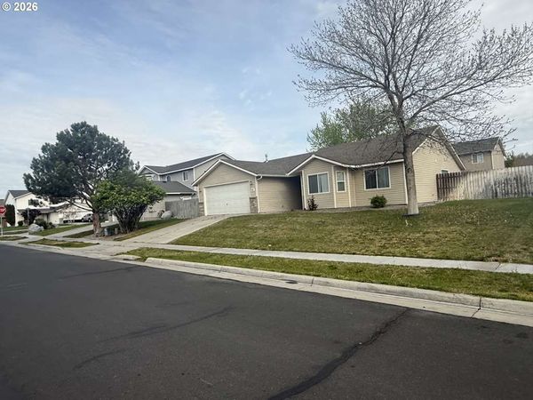 617 E OREGON AVE, Hermiston, OR 97838