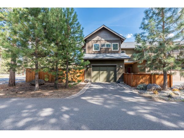 923 E DESPERADO TRL, Sisters, OR 97759