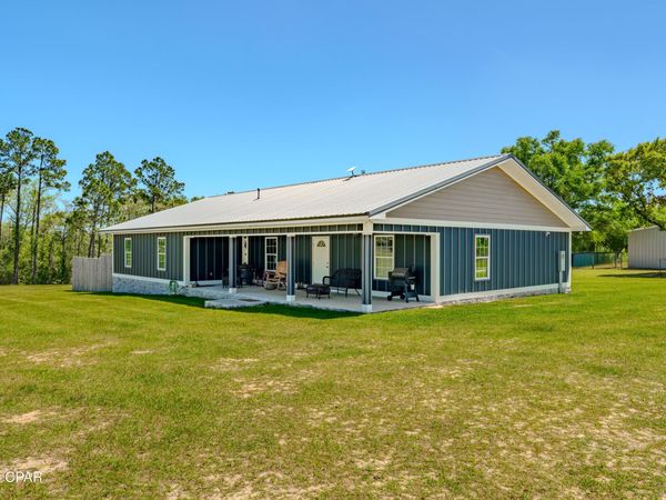 2089 Pike Pond Road , Alford, FL 32420