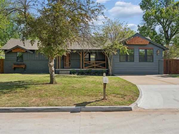 832 Oakbrook Drive, Norman, OK 73072