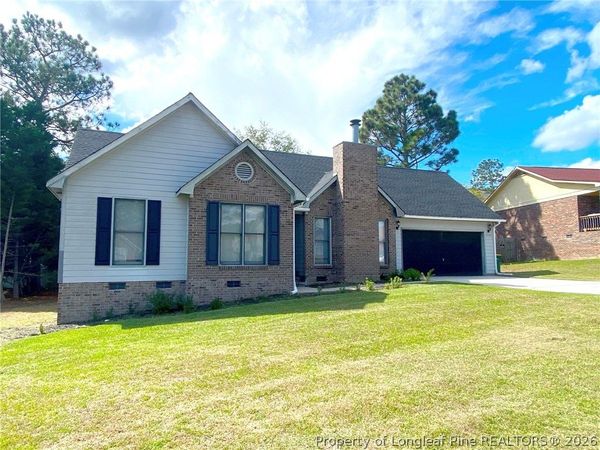 5715 Walkabout Road , Hope Mills, NC 28348