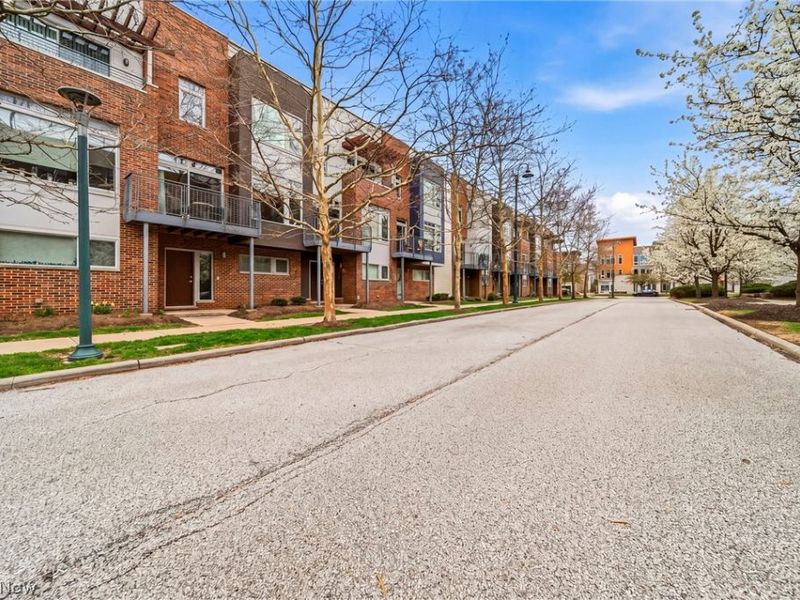 1245 W 75th Street , Unit D-1245, Cleveland, OH 44102 Photo 2