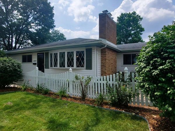 220 S President Street , Wheaton, IL 60187