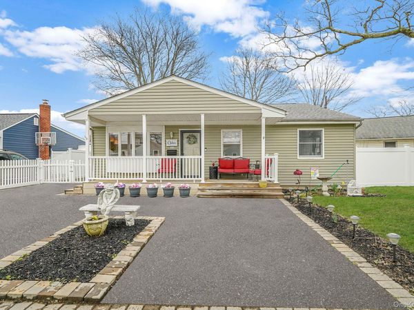 11 Nehring Avenue, Babylon, NY 11702