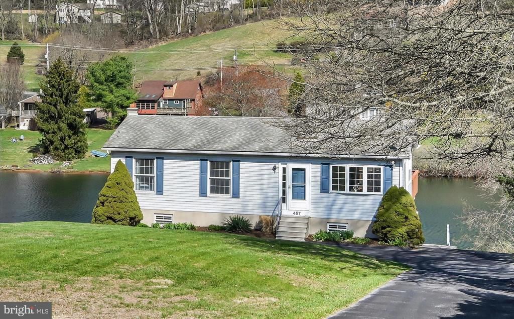 457 Wynonah Drive, Auburn, PA 17922 Main Photo