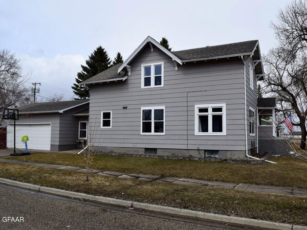 903 6TH Avenue NE, Devils Lake, ND 58301