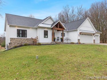 7540 Thornapple Dales Drive SE, Alto, MI 49302