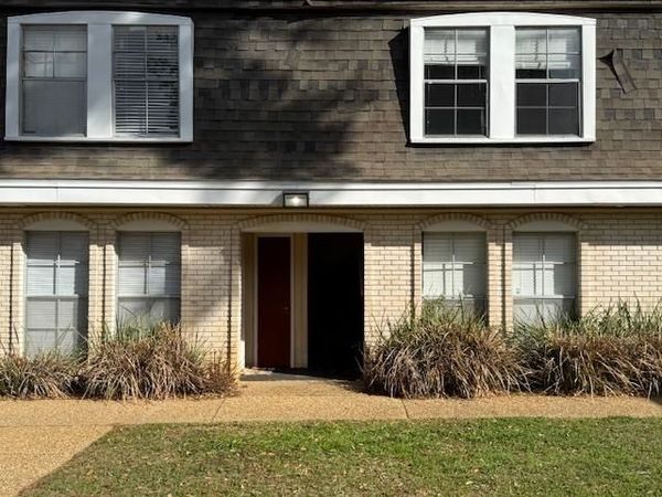 2020 Continental Avenue, Unit 220, Tallahassee, FL 32304