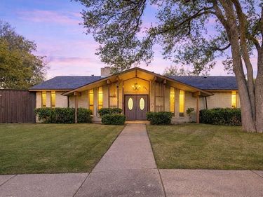 3731 Truesdell Place, Dallas, TX 75244