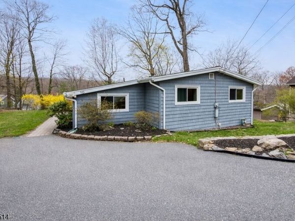 10 Laurel Trail, Kinnelon, NJ 07405