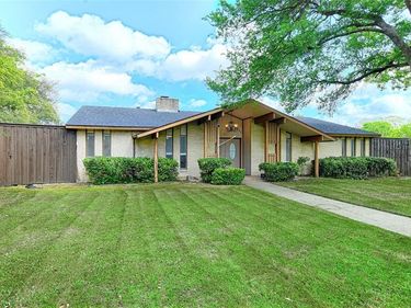 3731 Truesdell Place, Dallas, TX 75244