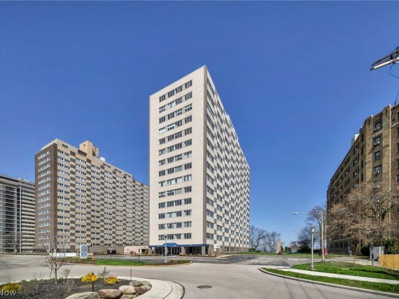 12520 Edgewater Drive, Unit 806, Lakewood, OH 44107 Photo 1