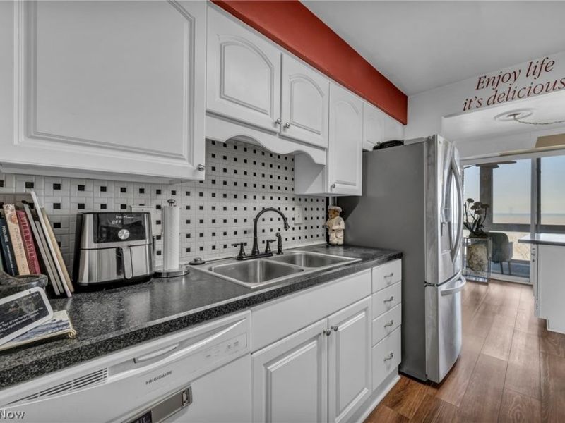 12520 Edgewater Drive, Unit 806, Lakewood, OH 44107 Photo 22