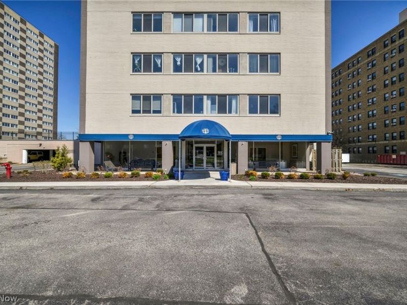 12520 Edgewater Drive, Unit 806, Lakewood, OH 44107 Photo 3