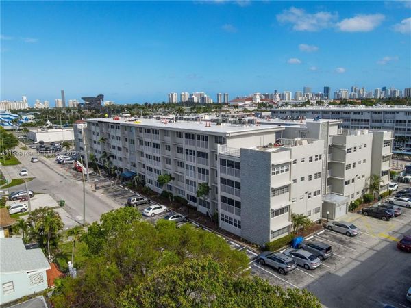 330 SE 2nd St, Unit 405F, Hallandale Beach, FL 33009