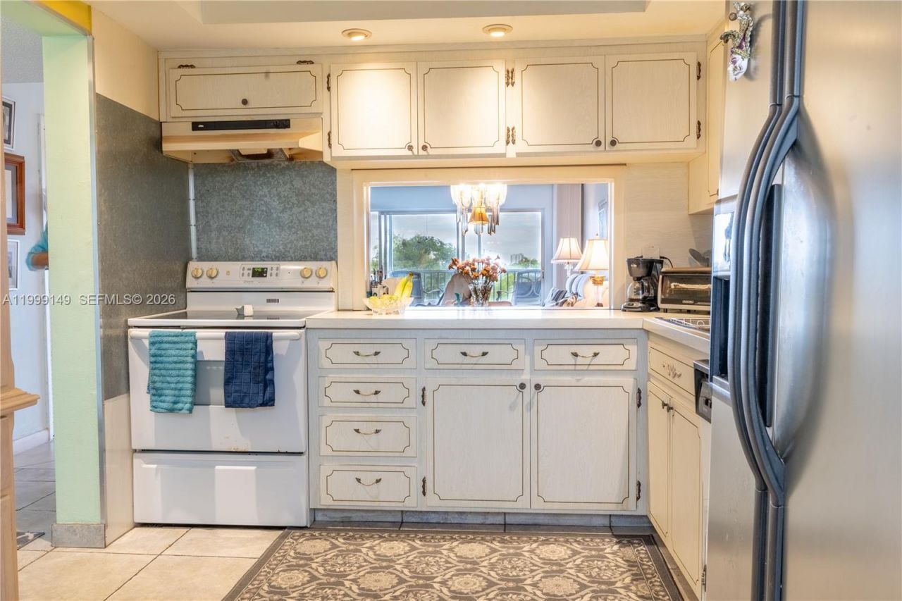 330 SE 2nd St, Unit 405F, Hallandale Beach, FL 33009 Photo