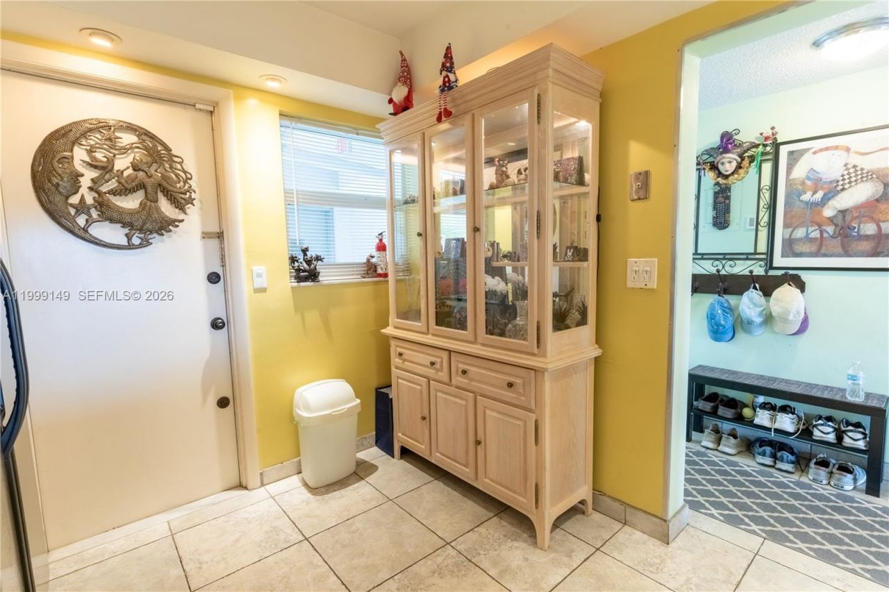 330 SE 2nd St, Unit 405F, Hallandale Beach, FL 33009 Photo