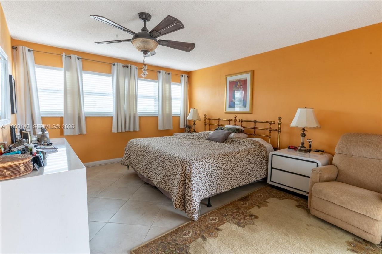 330 SE 2nd St, Unit 405F, Hallandale Beach, FL 33009 Photo