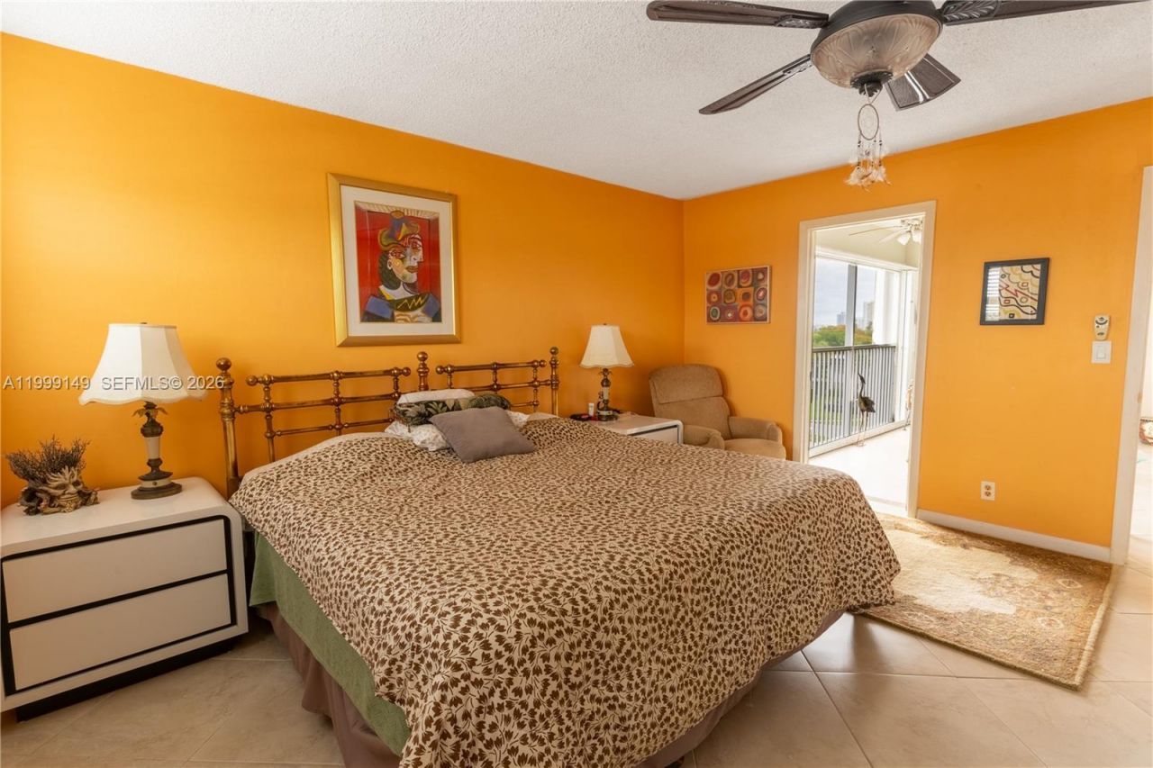 330 SE 2nd St, Unit 405F, Hallandale Beach, FL 33009 Photo