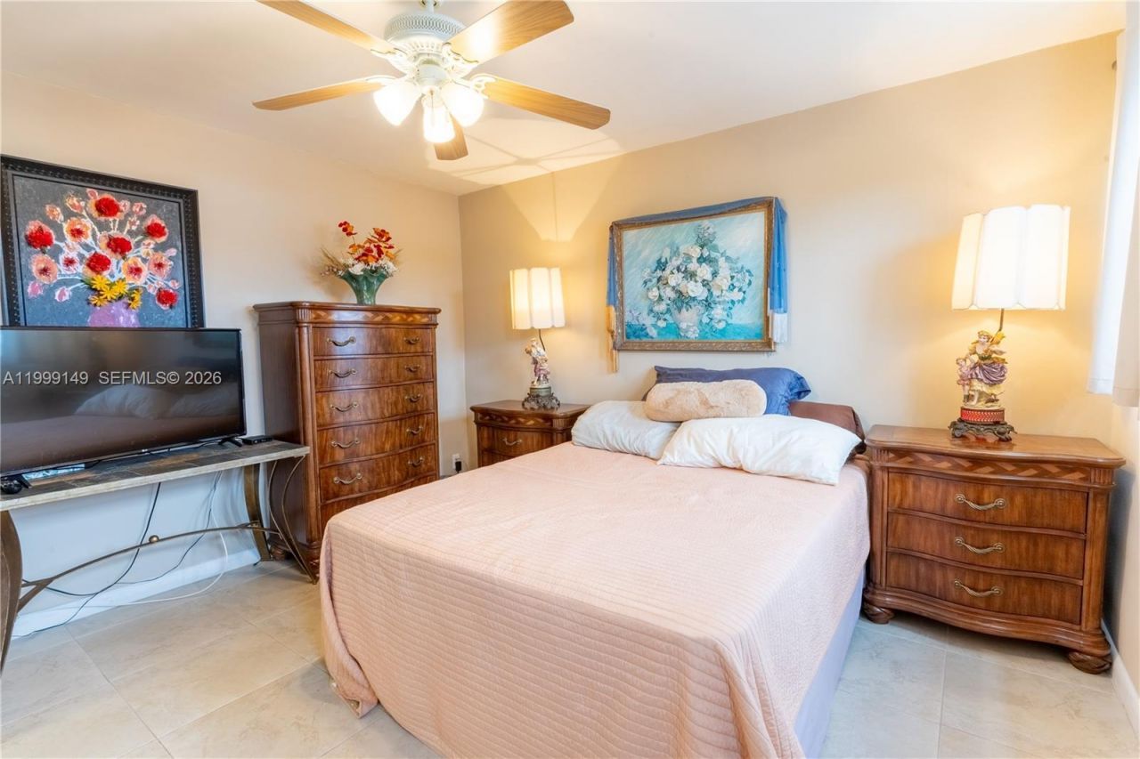 330 SE 2nd St, Unit 405F, Hallandale Beach, FL 33009 Photo