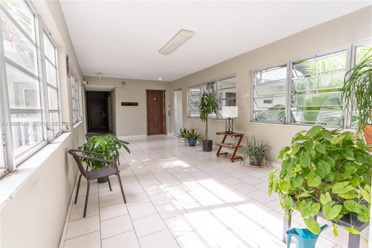 330 SE 2nd St, Unit 405F, Hallandale Beach, FL 33009 Photo