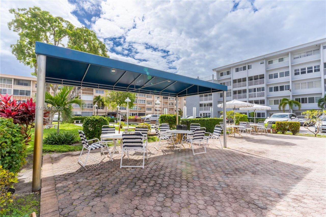 330 SE 2nd St, Unit 405F, Hallandale Beach, FL 33009 Photo