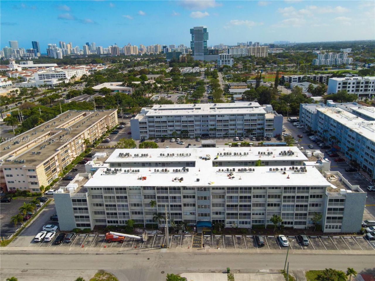 330 SE 2nd St, Unit 405F, Hallandale Beach, FL 33009 Photo