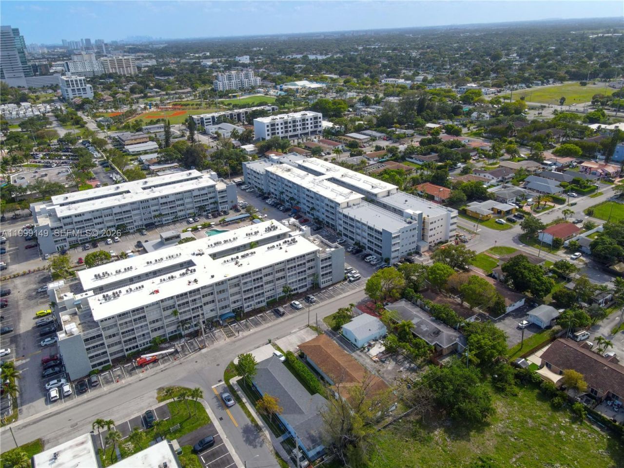 330 SE 2nd St, Unit 405F, Hallandale Beach, FL 33009 Photo