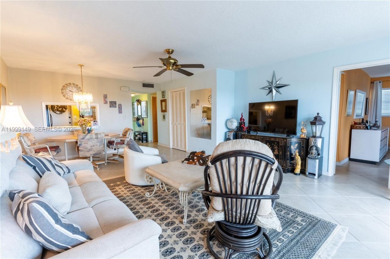 330 SE 2nd St, Unit 405F, Hallandale Beach, FL 33009 Photo