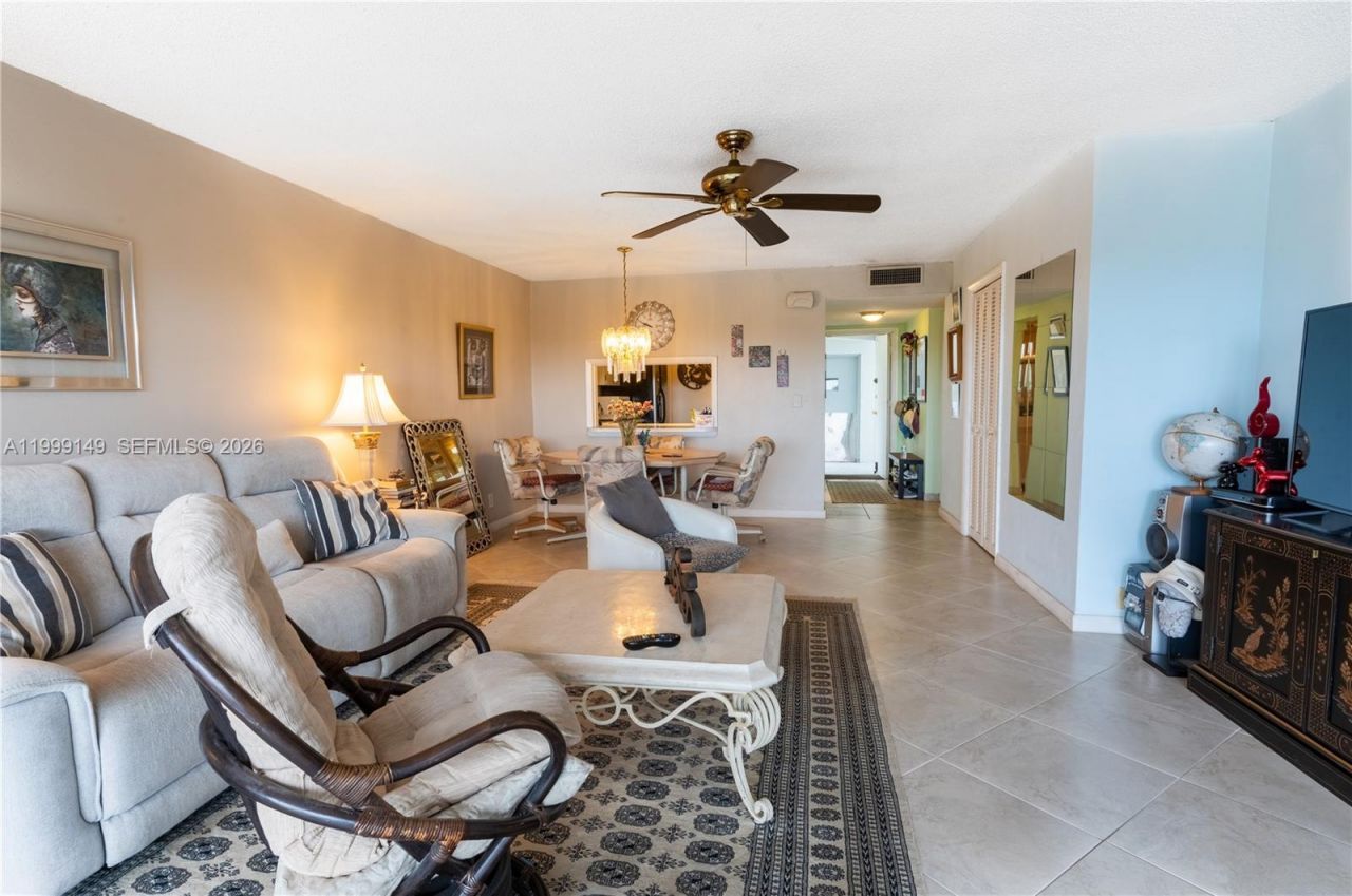 330 SE 2nd St, Unit 405F, Hallandale Beach, FL 33009 Photo