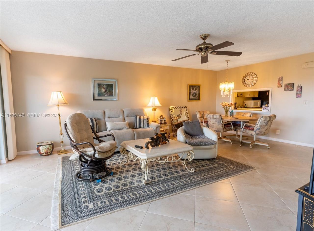 330 SE 2nd St, Unit 405F, Hallandale Beach, FL 33009 Photo