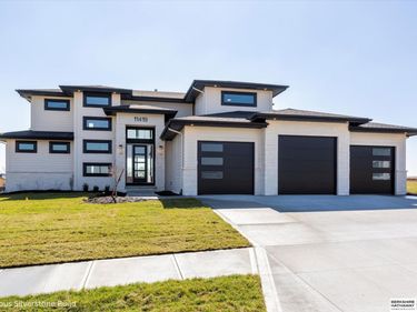 21804 Hackberry Drive, Gretna, NE 68028