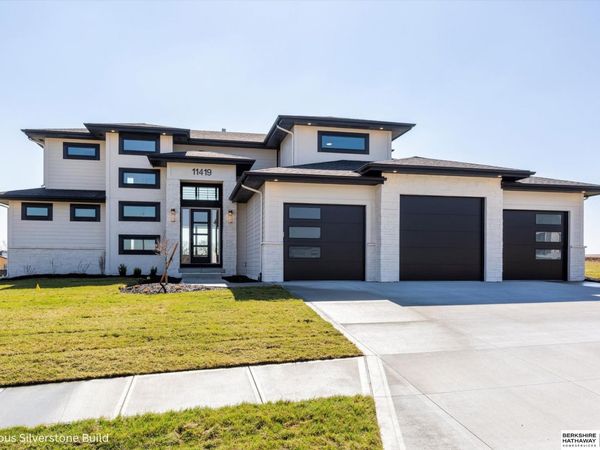 21804 Hackberry Drive, Gretna, NE 68028