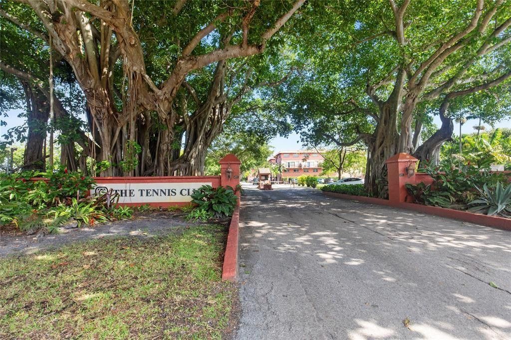 620 Tennis Club Drive, Unit 111, Fort Lauderdale, FL 33311 Photo