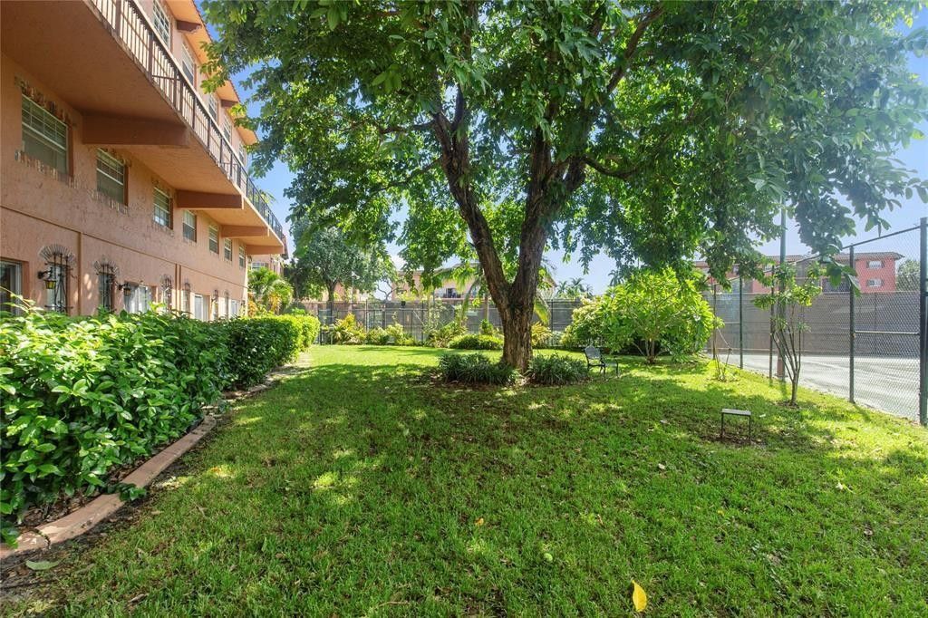 620 Tennis Club Drive, Unit 111, Fort Lauderdale, FL 33311 Photo