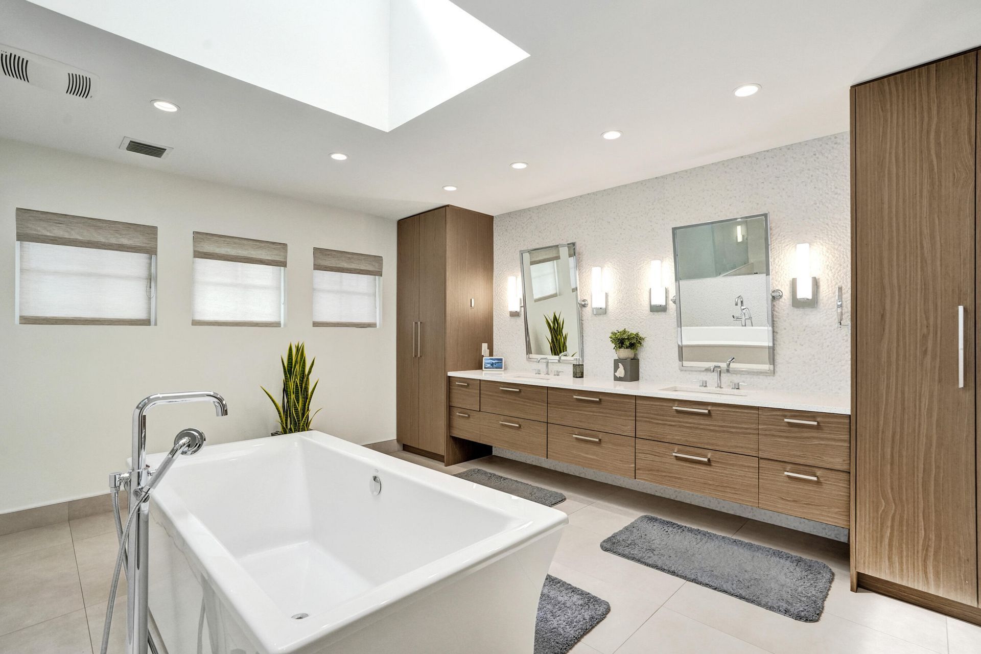 738 Middle River Drive, Fort Lauderdale, FL 33304 Photo