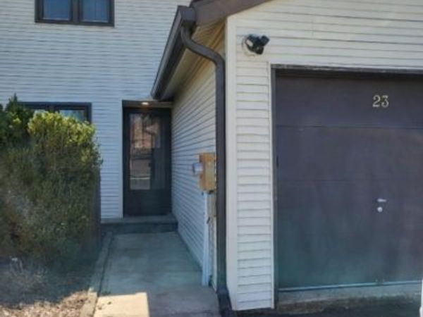 23 Peach Ct, Raritan, NJ 08822