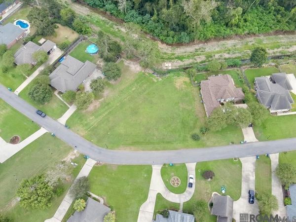 4325 Roseland Dr, Port Allen, LA 70767