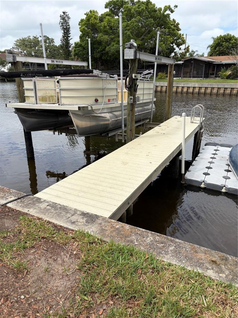 8914 Memorial Highway , Tampa, FL 33615 Photo