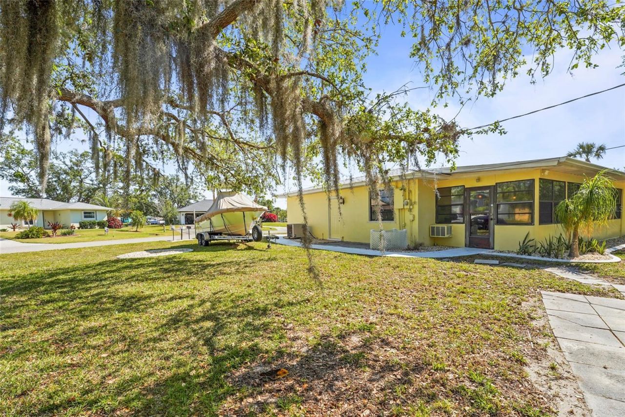 18399 Burkholder Circle, Port Charlotte, FL 33948 Photo