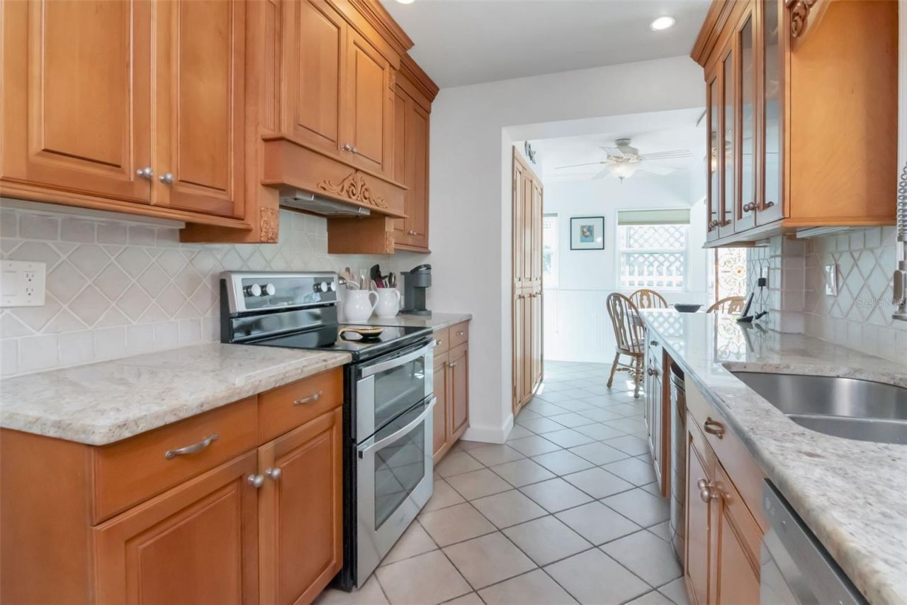 135 25th Avenue Ne, Saint Petersburg, FL 33704 Photo