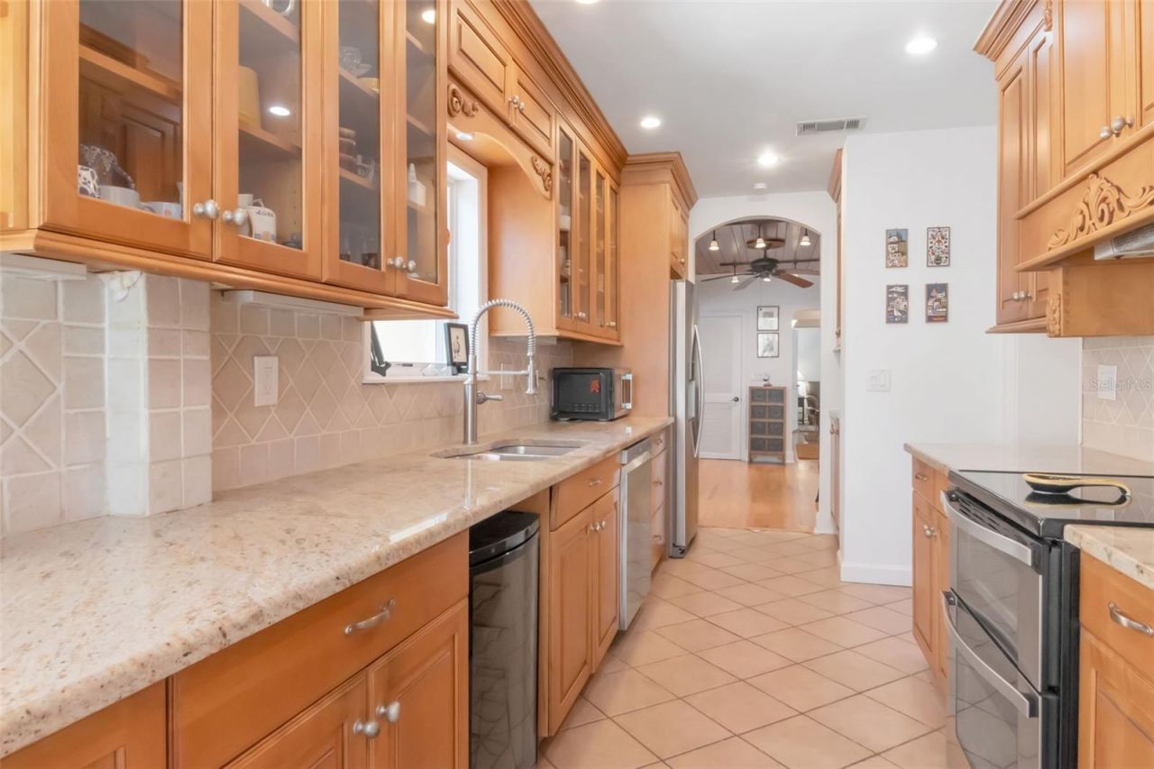 135 25th Avenue Ne, Saint Petersburg, FL 33704 Photo