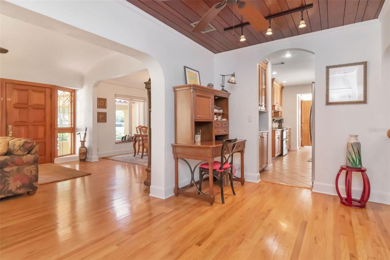 135 25th Avenue Ne, Saint Petersburg, FL 33704 Photo