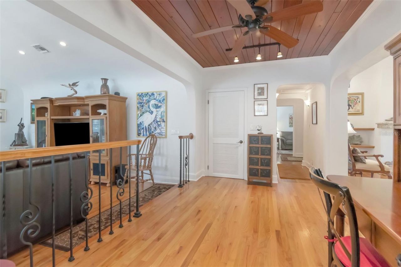 135 25th Avenue Ne, Saint Petersburg, FL 33704 Photo