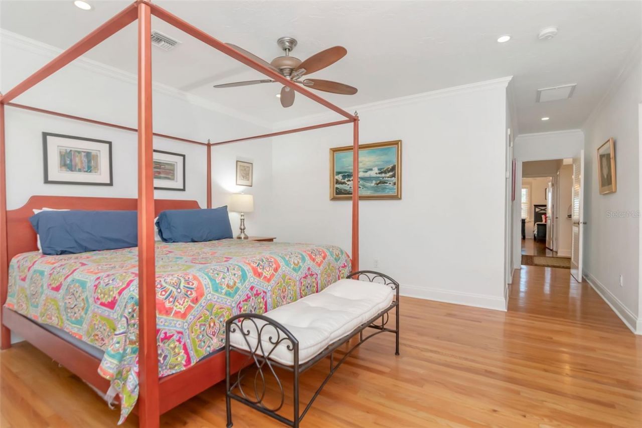 135 25th Avenue Ne, Saint Petersburg, FL 33704 Photo