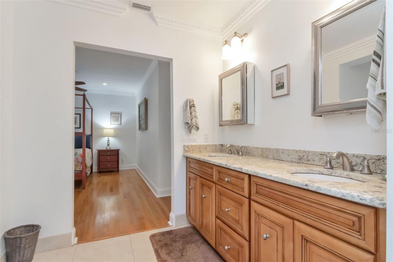 135 25th Avenue Ne, Saint Petersburg, FL 33704 Photo