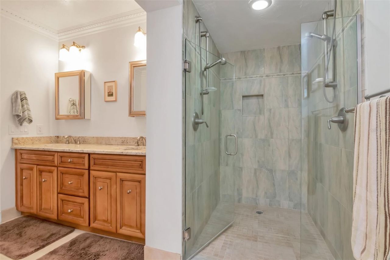 135 25th Avenue Ne, Saint Petersburg, FL 33704 Photo