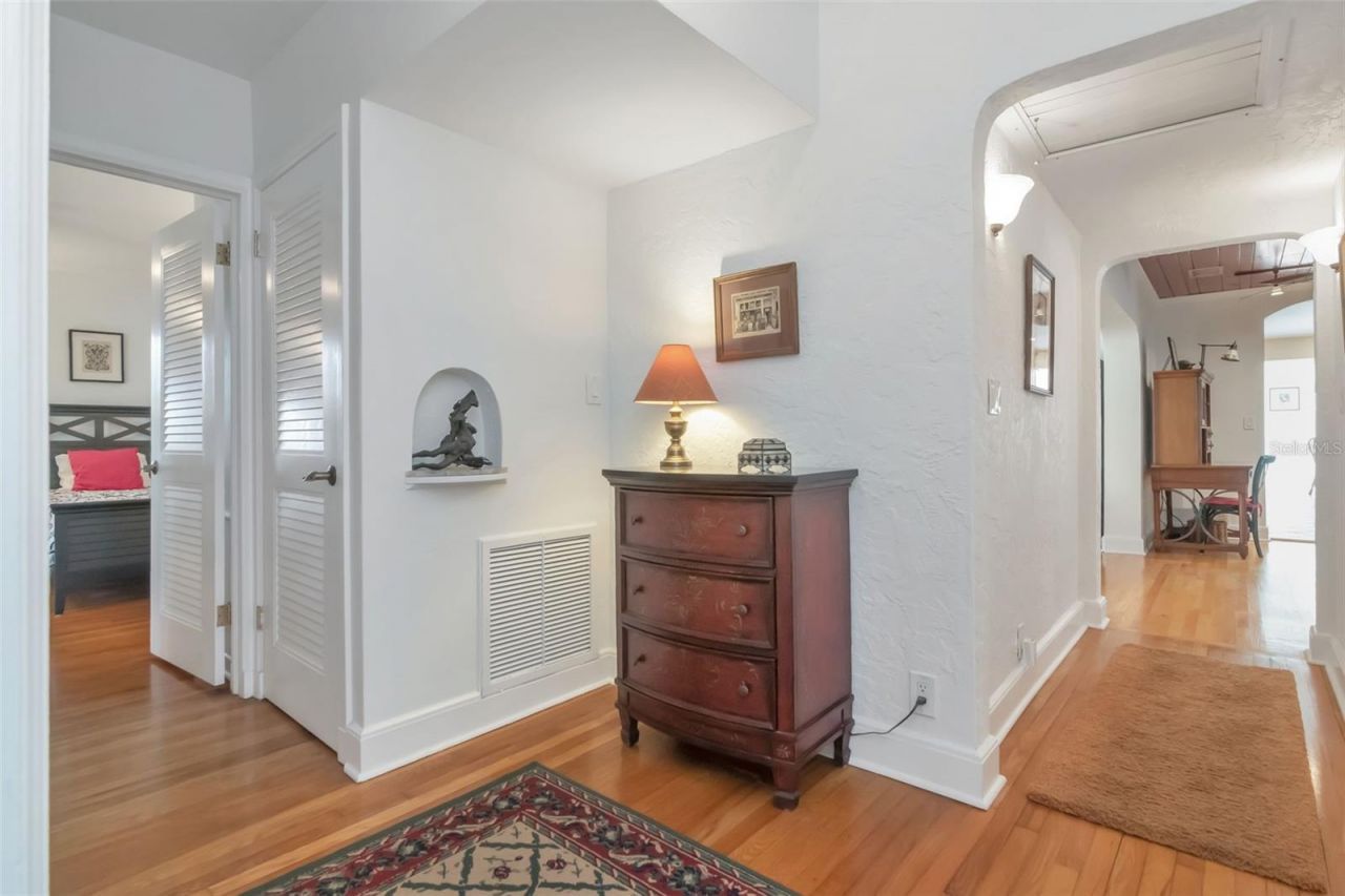 135 25th Avenue Ne, Saint Petersburg, FL 33704 Photo