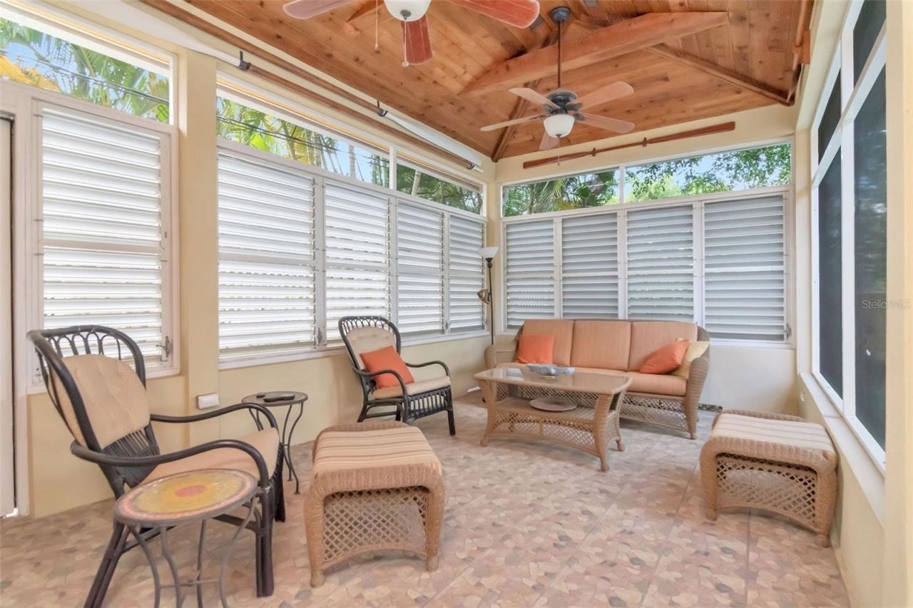 135 25th Avenue Ne, Saint Petersburg, FL 33704 Photo