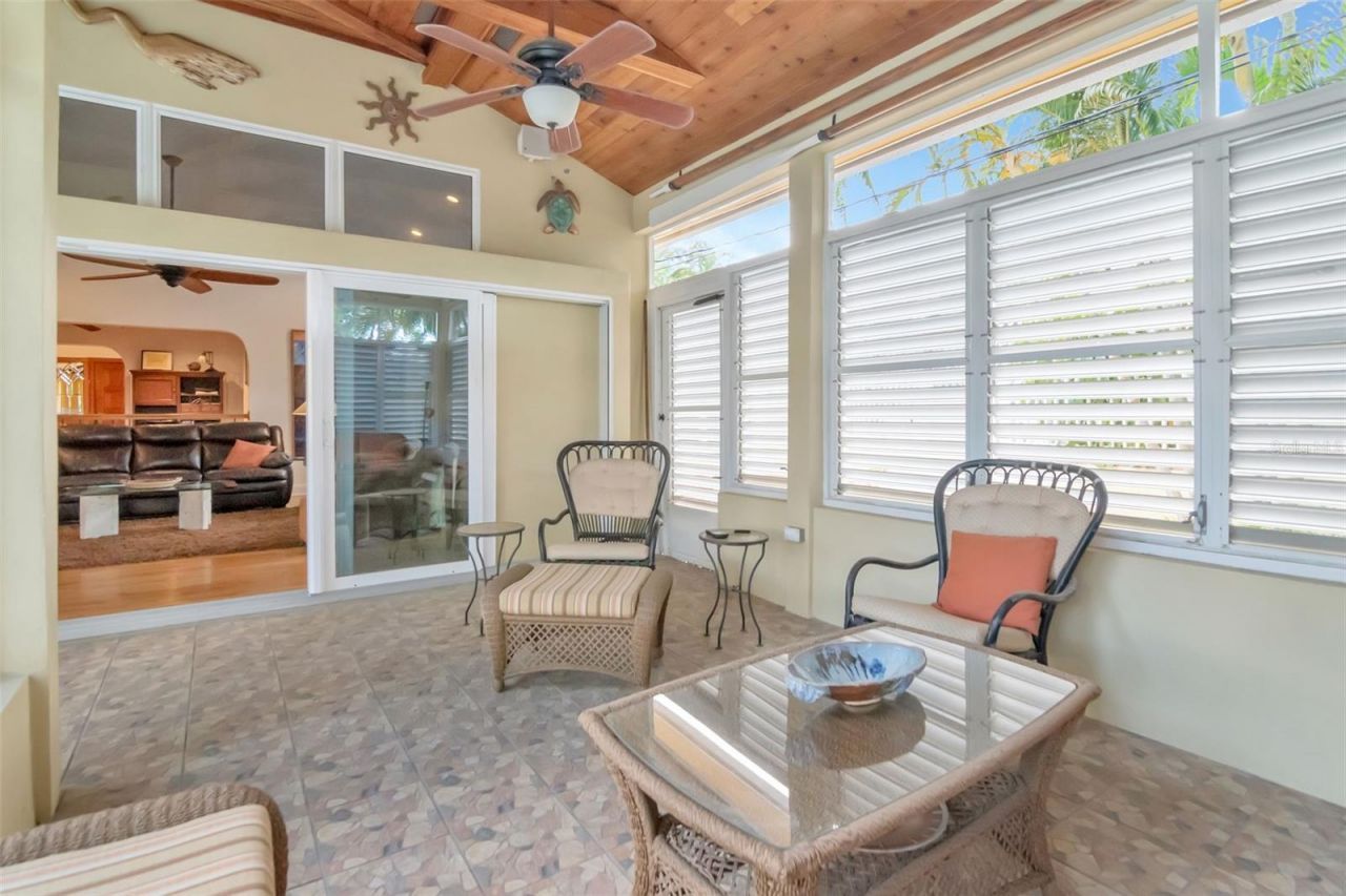 135 25th Avenue Ne, Saint Petersburg, FL 33704 Photo